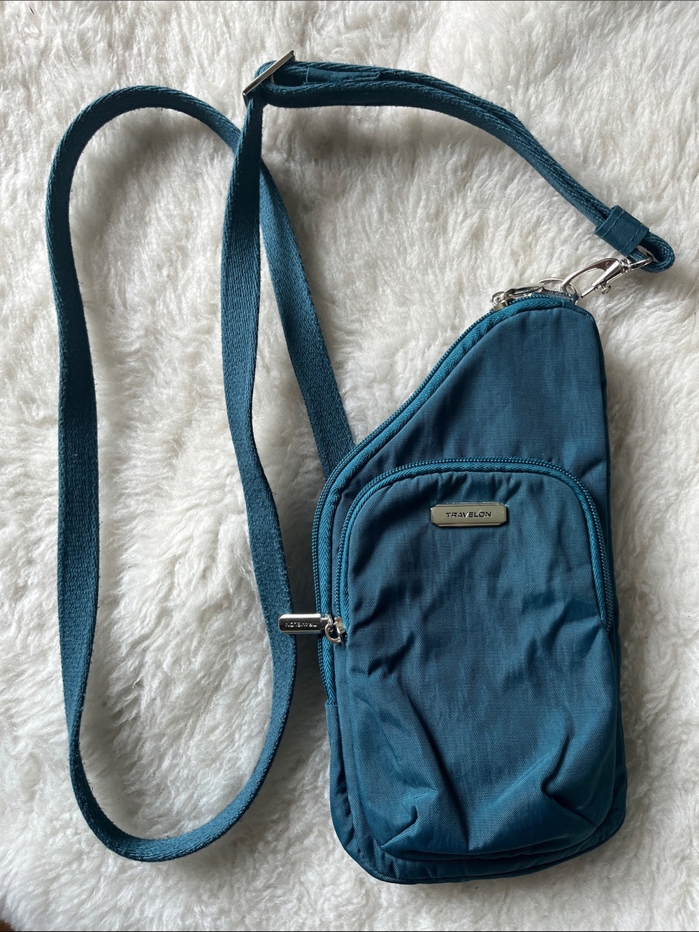 Travelon Anti-Theft Essentials Mini Asymmetric Crossbody peacock blue